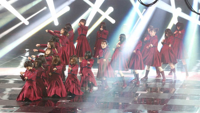 欅坂46「2019紅白歌合戦」ステージ衣装